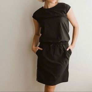 NWOT Albion Fit Going Places Black Cap Sleeve Dress XXS